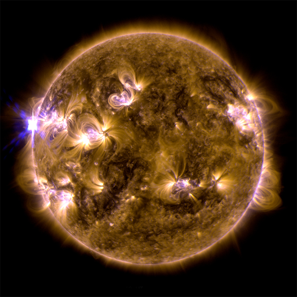 Вспышка на Солнце,астрономия, Гиперактивность на Солнце привела к трем вспышках X-класса за один день